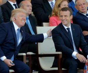 Trump y Macron mantienen buenas relaciones desde que los llegaron al poder, y el mandatario francés recibió al estadounidense con toda la pompa como invitado especial para las celebraciones del pasado 14 de julio en París. Foto: AP