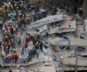 El sismo causó la muerte de 369 personas en total, 228 de ellas en la capital del país. Foto AP