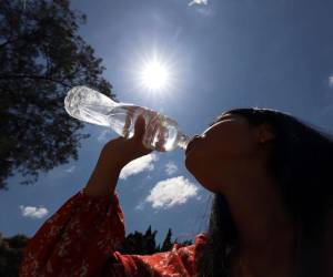 Problemas de piel seca, sudoración y mareos son los síntomas que están presentando las personas que llegan a diario al Hospital del Sur con riesgo de fallecer por los golpes de calor.