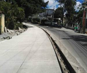 Las autoridades de Insep informaron que solo falta pavimentar unos 300 metros de la calle en el primer tramo. Foto: Cortesía Insep/EL HERALDO.