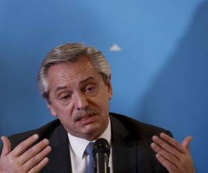 El presidente electo argentino, Alberto FernÃ¡ndez, habla mientras presenta su gabinete en Buenos Aires, Argentina, el viernes 6 de diciembre de 2019. (AP Foto / Natacha Pisarenko)