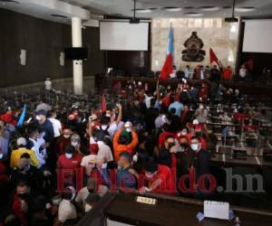 La juramentación de ambos políticos generó una crisis en el hemiciclo. Foto: El Heraldo