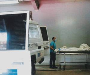 Personal del Ministerio Público ingresó a la morgue de Medicina Forense la osamenta del joven Williams Misael Medina Ortez.