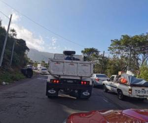 La protesta provocó un congestionamiento vial en la salida a Olancho. La Policía Nacional llegó a la zona para habilitar el paso.