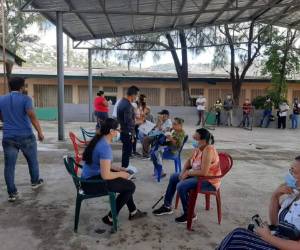 Las personas pueden acercarse a los centros de entrega para solicitar su DNI.