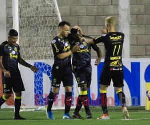 Real España celebra el primer tanto del duelo. Foto: Ronal Aceituno / EL HERALDO.