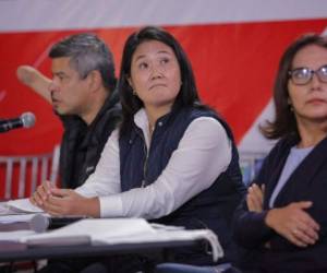 La esperanza de Fujimori está en los votos del exterior, donde estaban habilitados para sugragar un millón de los 25 millones de electores peruanos, que demoran en ser contabilizados. Foto: AFP
