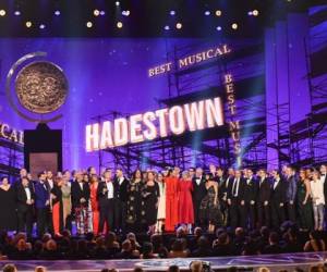 El elenco y equipo de 'Hadestown' recibe el Premio Tony al mejor musical el domingo 9 de junio del 2019 en Nueva York. Foto: Charles Sykes / Invision/AP.