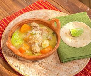 Esta deliciosa receta une dos de los platillos más significativos de nuestra gastronomía, las sopas y el maíz.