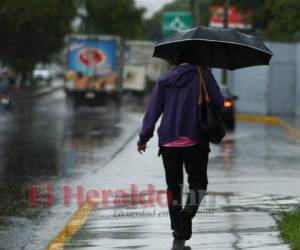 Imágenes de las fuertes lluvias que han azotado la capital en los últimos días. Foto: Emilio Flores/ El Heraldo.
