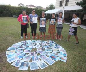 La hondureña Delcy Johana García busca a su hijo de 16 años, Jefri Adonnys Gonzales, que fue secuestrado en México en compañía de su papá. Foto: Efraín Salgado/ EL HERALDO