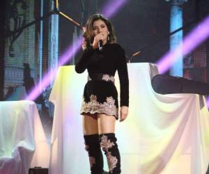 Katheryn Banegas cantó 'Como tu mujer' en La Academia. Foto: Facebook