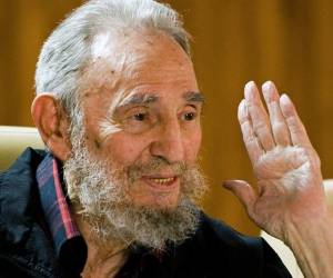 'No necesitamos que el imperio nos regale nada', escribió Castro.