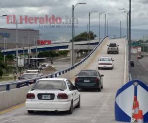El puente que conduce del bulevar Fuerzas Armadas a El Prado fue habilitado este jueves en la capital de Honduras. Foto: Alex Pérez/ EL HERALDO