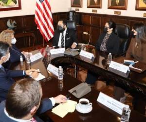 La encargada de negocios de la embajada americana manifestó el interés del presidente de los Estados Unidos, Joe Biden, en apoyar la agenda legislativa de combate a la corrupción y transparencia.