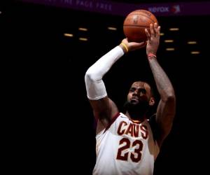 El astro Lebron James terminó con 37 puntos, 10 rebotes y ocho asistencias. Foto: AFP
