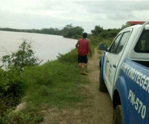 La Policía Nacional realiza trabajos de búsqueda en el río Nacaome.