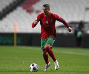 Cristiano Ronaldo conduce el balón durante un encuentro de la Liga de Naciones ante Francia en Lisboa. Foto:AP