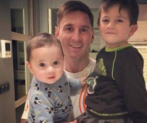 Leo Messi con sus dos hijos Mateo y Thiago. (Foto: Redes)