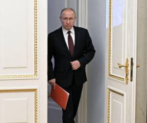 Putin también calificó al presidente Zelenski y sus ministros de “banda de drogadictos y de neonazis”.