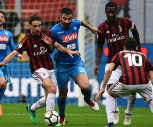 Napolitanos y rossoneris jugaron un partido muy táctico donde hubo pocas oportunidades de gol. Foto: AFP