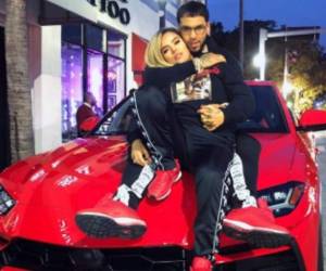 Con esa fotografía Anuel AA y Karol G compartieron la noticia sobre su gira musical. Foto: Instagram Karol G.