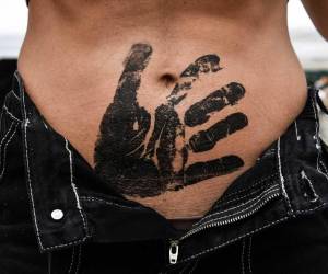 Mujer en El Salvador arriesga 30 años de cárcel por aborto