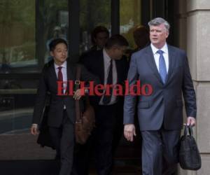 Abogado de Kevin Downing para el ex presidente de campaña de Trump Paul Manafort, sale del Tribunal de Justicia de los Estados Unidos. Agencia AFP.