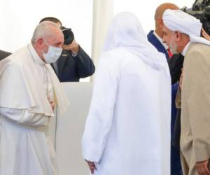 Con motivo del encuentro, el hombre, de barba larga y complexión frágil, hizo publicar un comunicado en el que agradece al papa Francisco su visita a Nayaf. Foto: AP
