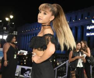 La cantante estadounidense Ariana Grande declaró estar 'destrozada' tras el atentado a la salida de su concierto en la noche del lunes en el Manchester Arena, donde murieron al menos 19 personas. Foto: AP.