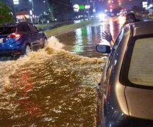 El accidente del sábado en una autopista interestatal cerca de la ciudad de Greenville involucró al menos a 15 vehículos y puede haber sido causado por las fuertes lluvias. FOTO DE REFERENCIA: AP