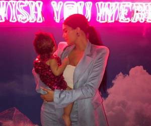 Una pizza especial, limonada en limones y hasta cajas de papás fritas con la marca Louis Vuitton fueron solo algunas de las extravagancias que Jenner mostró en redes. Foto: Instagram