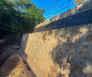 La estructura construida tiene aproximadamente 20 metros de longitud y 5.80 metros de altura.