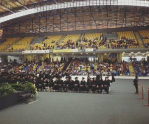 Unos 1,200 hondureños recibieron este viernes su título universitario de la UNAH, cortesía: Presencia Universitaria.