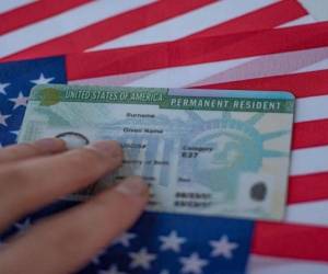 Joe Biden abrirá este martes la vía para conceder permiso de residencia a cientos de miles de cónyuges de estadounidenses y acelerar las visas de trabajo a graduados en universidades locales. A continuación los detalles.