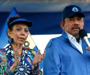 En esta fotografía del 5 de septiembre de 2018, el presidente de Nicaragua Daniel Ortega y su esposa, la vicepresidenta Rosario Murillo, participan en un mitin en Managua.