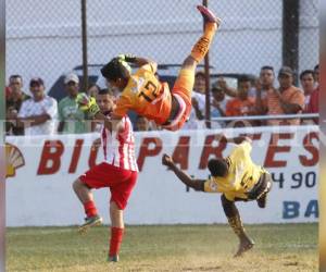 Imagen del la lamentable acción entre Roberto López y David Colón (Foto: EL HERALDO)