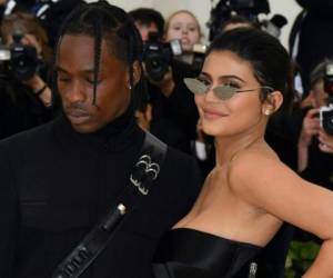 Kylie Jenner y Travis Scott son los padres de Stormi. Foto AFP