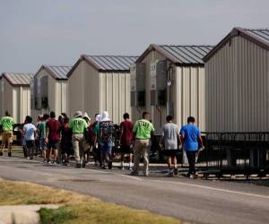 Casi todas las 7,100 camas para migrantes menores de edad que tiene el departamento ya están ocupadas. AP.