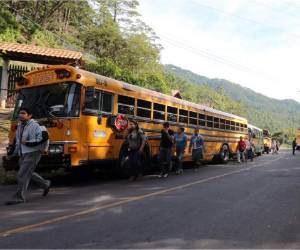 Transportistas de Santa Lucía, Valle de Ángeles y San Juancito paralizaron hoy sus labores. (Foto: David Romero)