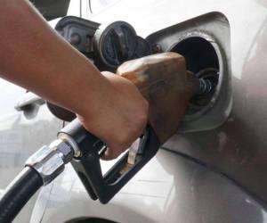 Las gasolinas vuelven a bajar de precio en Honduras.