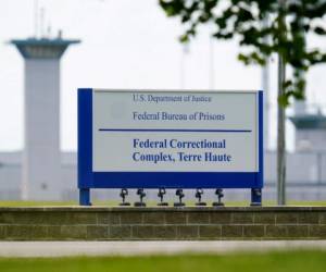 La ejecución de la mujer estaba inicialmente prevista para este mes en el Complejo Penitenciario Federal en Terre Haute, Indiana, pero Moss la había aplazado después de que los abogados defensores le pidieron que ampliara el periodo para presentar una petición de clemencia.