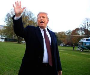 El martes, al partir hacia Florida para pasar el feriado de Acción de Gracias en su club privado en Palm Beach, Trump dijo que corregiría esa omisión próximamente.