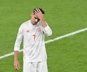El delantero español Álvaro Morata reacciona al final del partido de fútbol de semifinales de la UEFA EURO 2020 entre Italia y España en el estadio de Wembley en Londres.