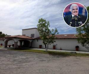 Vicente Fernández abrió al público su rancho para que conocieran los animales que tiene en él.