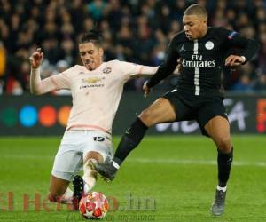 Kylian Mbappe hizo hasta lo imposible para que su equipo pudiera pasar a cuartos de la Champions League. Foto AP