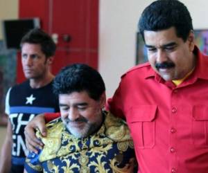 Diego Armando Maradona junto a Nicolás Maduro. (Foto: AFP)