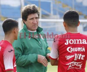 Héctor Vargas, técnico de Marathón, habló sobre los ataques racistas contra Crisanto.