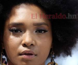 Massay Crisanto, una joven alegre, de carácter fuerte, con una gran simpatía y elegancia que ha desarrollado en su faceta de modelaje. La belleza no lo es todo; ha hecho de la defensa de la comunidad garífuna una de sus banderas. Foto: Emilio Flores / EL HERALDO.