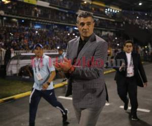 Un elegante Diego Vazquez llegó al Estadio Nacional la noche de este martes para presenciar la gran final entre Motagua-Saprissa. Fotos: David Romero/ Ronal Aceituno| Johny Magallanes/ El Heraldo.